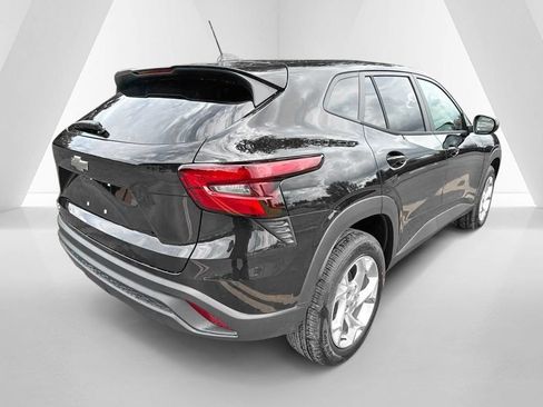 New 2026 Chevrolet Trax LS w/ LS Convenience Package FWD image 7