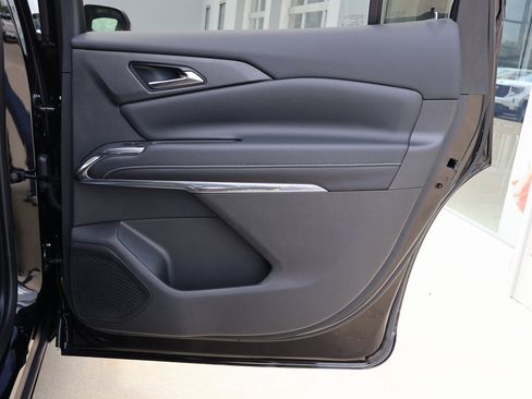 New 2025 Chevrolet Traverse LT w/ Driver Confidence Package image 32