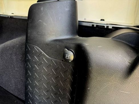 Used 2015 Jeep Wrangler Unlimited Sahara AWD/4WD image 32