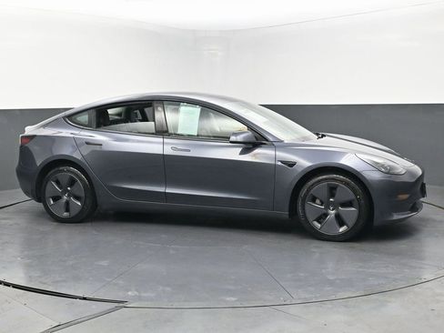 Used 2023 Tesla Model 3 Standard Range image 5