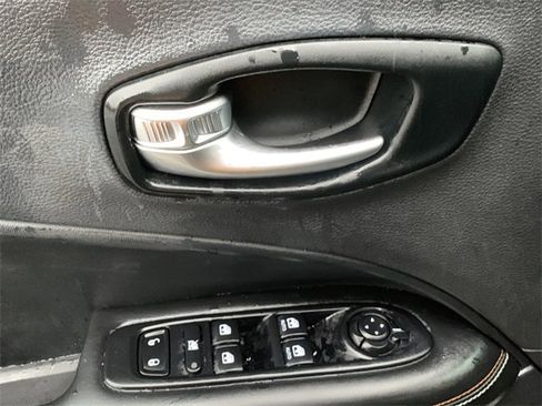 Used 2021 Jeep Compass Latitude image 34