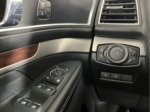Used 2018 Ford Explorer Platinum AWD/4WD image 23