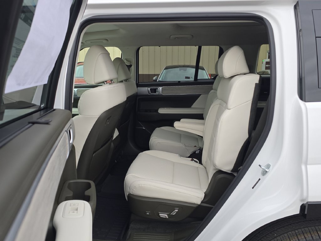 Used 2025 Hyundai Santa Fe Calligraphy AWD/4WD image 22