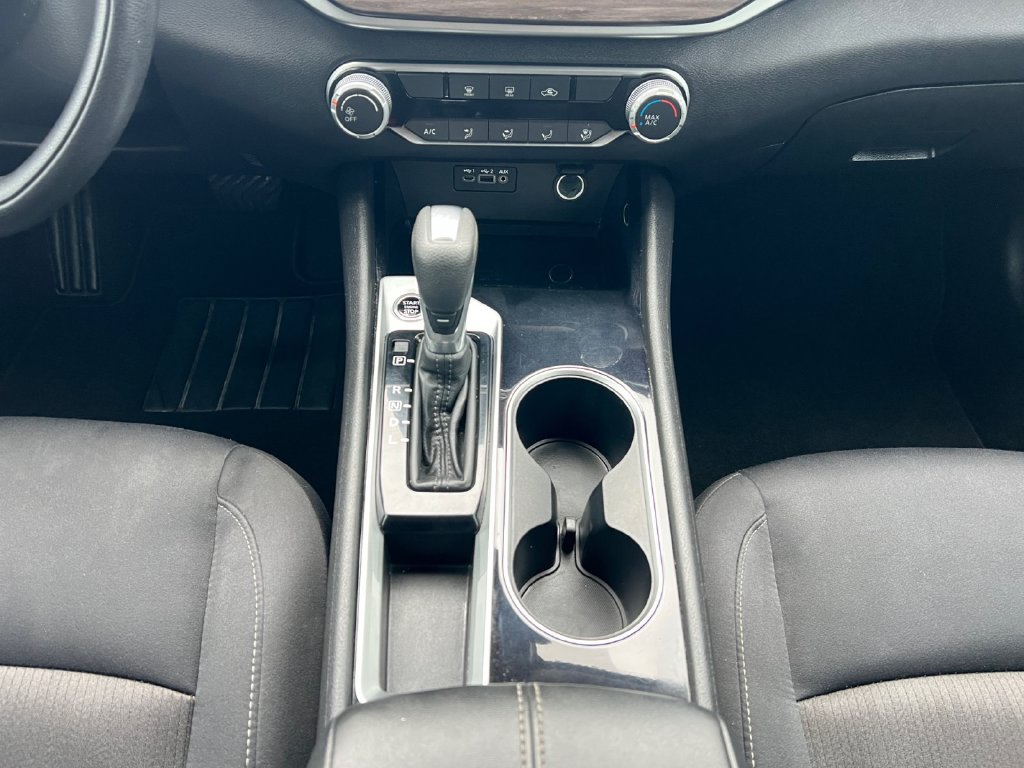 Used 2024 Nissan Altima 2.5 SV FWD image 3