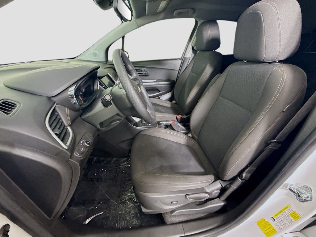 Used 2022 Chevrolet Trax LS w/ Tint and Cruise Package FWD image 19