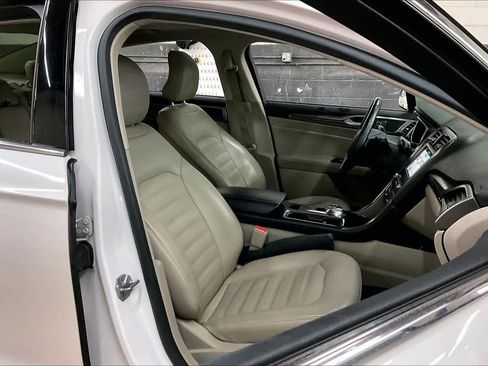 Used 2017 Ford Fusion SE image 10