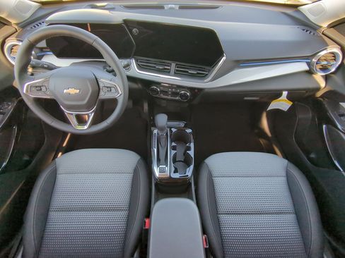 Used 2025 Chevrolet Trax LT w/ Driver Confidence Package image 21