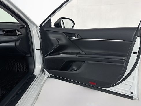 Used 2022 Toyota Camry SE w/ Audio Upgrade Package FWD image 24