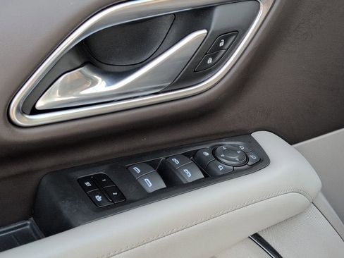 Used 2023 Chevrolet Suburban Z71 w/ Luxury Package image 17