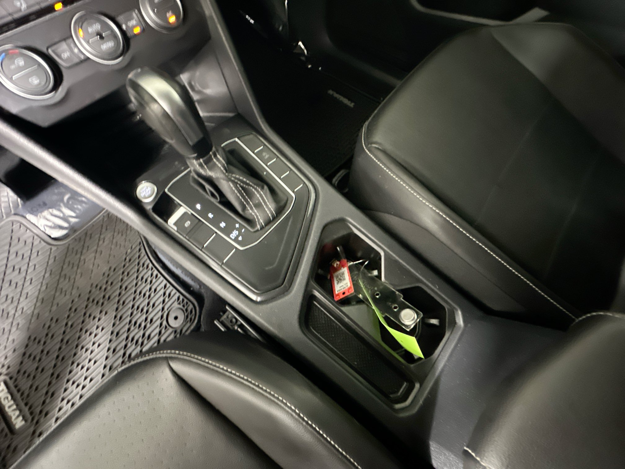 Used 2021 Volkswagen Tiguan SE w/ Panoramic Sunroof Package FWD image 22