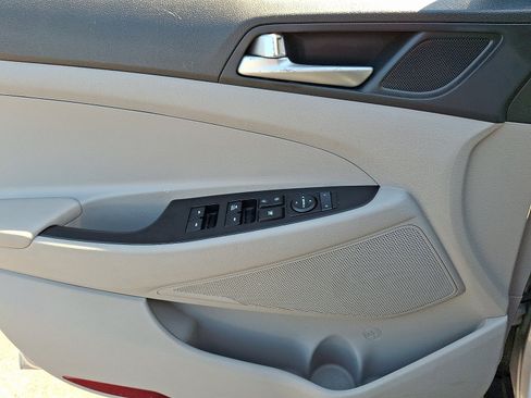 Used 2021 Hyundai Tucson SE FWD image 12