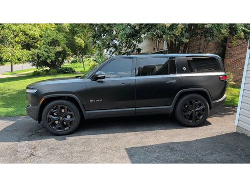 Used 2023 Rivian R1S Adventure AWD/4WD image 2