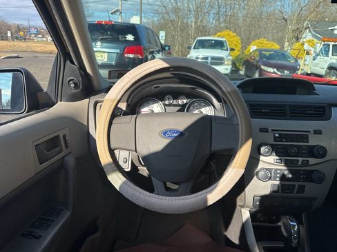 Used 2009 Ford Focus SE image 10