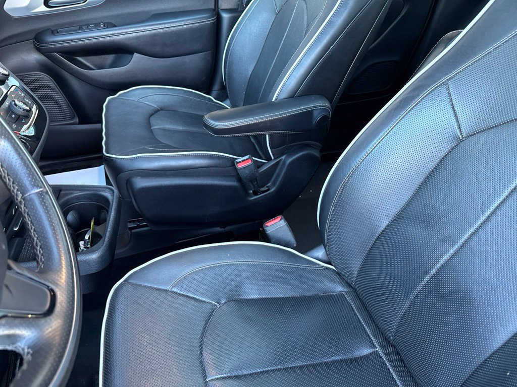 Used 2020 Chrysler Pacifica Limited w/ Advanced Safetytec Group FWD image 35