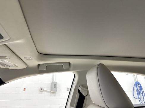 Certified 2025 Lexus ES 350 w/ Accessory Package (Z2) FWD image 28