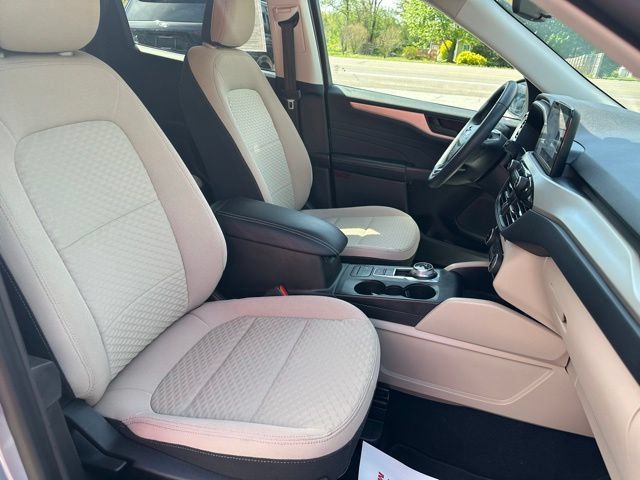 Used 2022 Ford Escape SE w/ Cold Weather Package AWD/4WD image 13