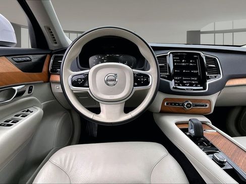 Used 2022 Volvo XC90 T8 Inscription Expression w/ Advanced Package AWD/4WD image 5