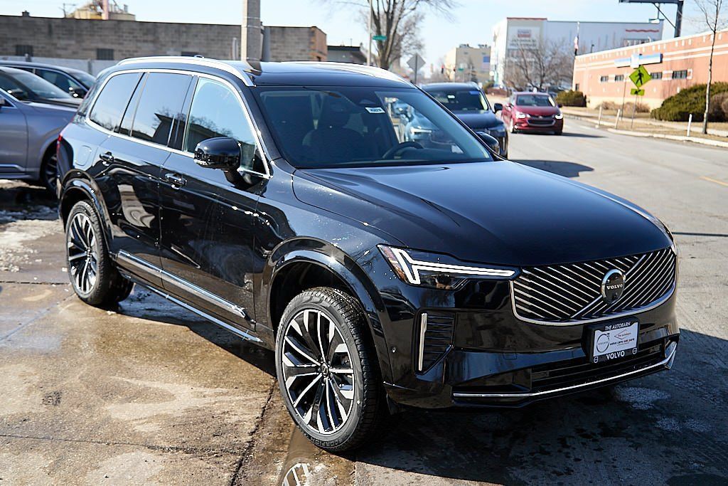New 2026 Volvo XC90 B6 Plus w/ Protection Package Premier AWD/4WD image 4