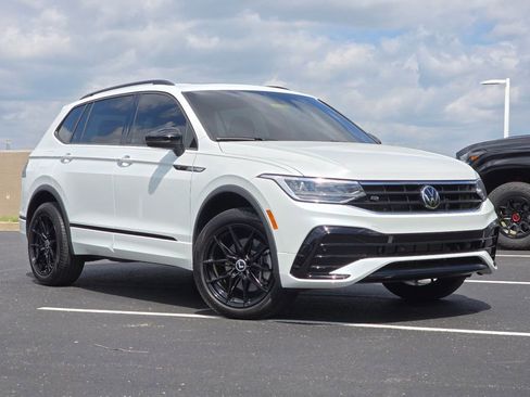 Used 2024 Volkswagen Tiguan SE R-Line AWD/4WD image 1
