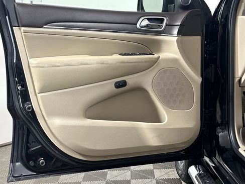 Used 2018 Jeep Grand Cherokee Overland AWD/4WD image 25