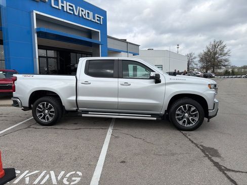 Used 2022 Chevrolet Silverado 1500 LT image 2