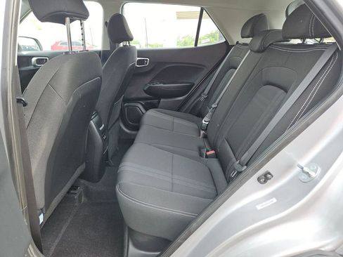 Used 2025 Hyundai Venue SEL FWD image 17