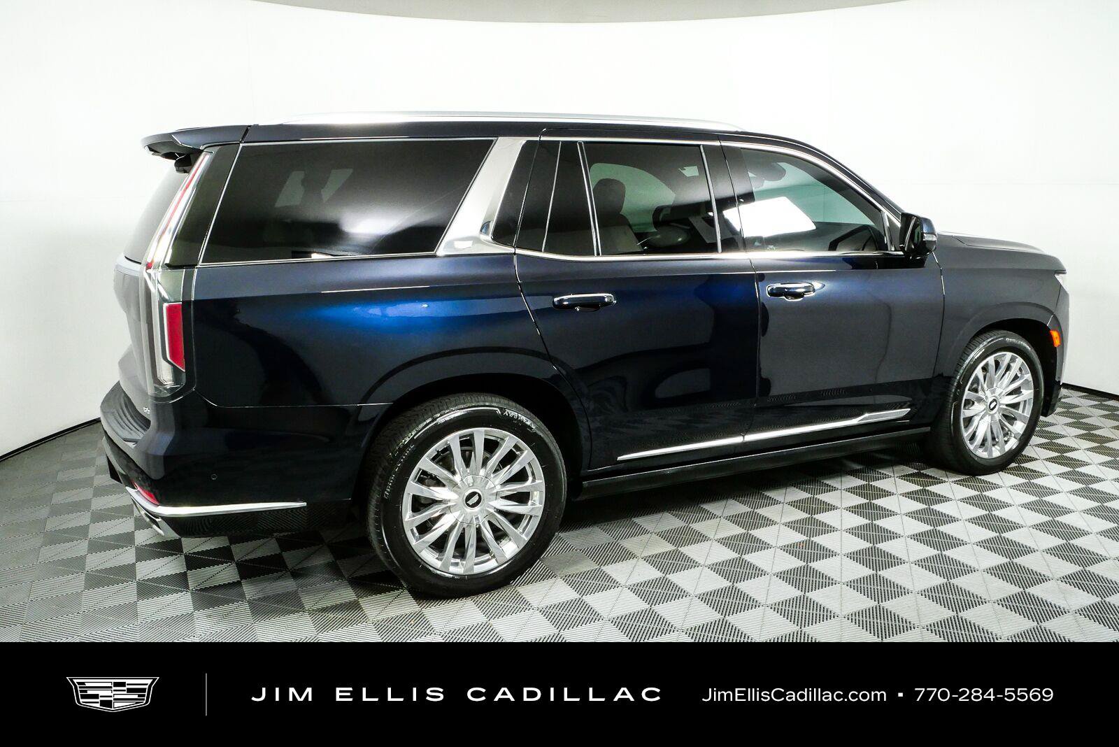 Used 2023 Cadillac Escalade Premium Luxury w/ Performance Package RWD image 2