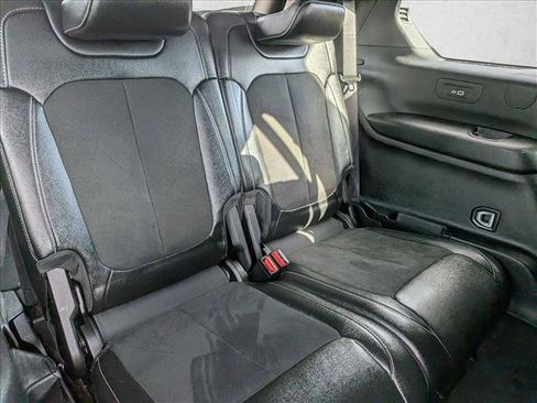 Used 2024 Jeep Grand Cherokee L Laredo image 22