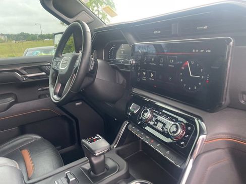 Used 2024 GMC Sierra 1500 AT4 w/ Technology Package AWD/4WD image 29