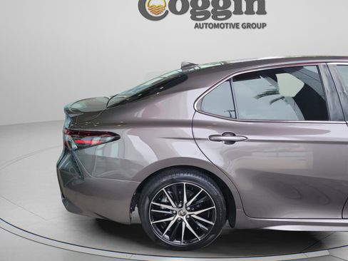 Used 2024 Toyota Camry SE image 5
