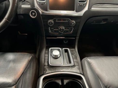 Used 2016 Chrysler 300 Limited image 12