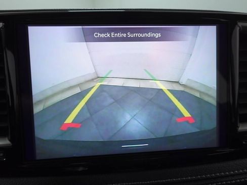 Used 2023 Chrysler Pacifica Touring-L image 18