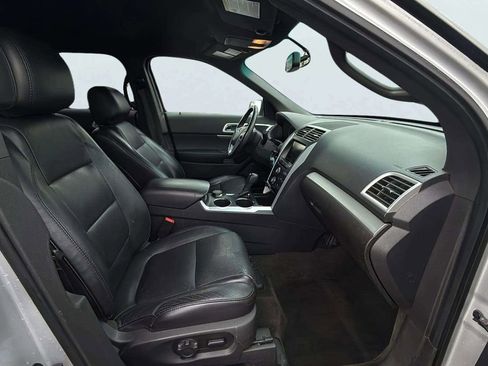 Used 2013 Ford Explorer XLT image 13