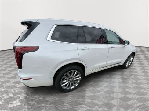 Used 2022 Cadillac XT6 Premium Luxury image 8