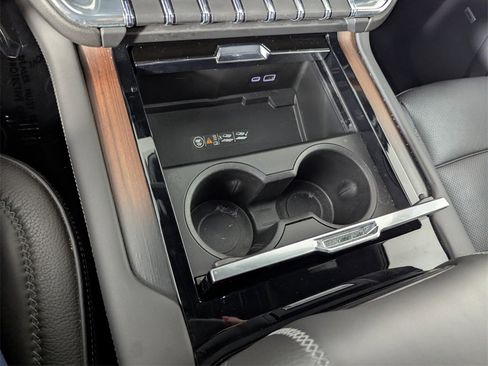 Used 2025 GMC Yukon Denali image 19