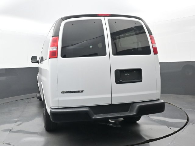 Used 2022 Chevrolet Express 2500 LS w/ Driver Convenience Package RWD image 4