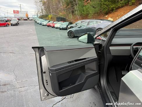 Used 2025 Tesla Cybertruck AWD Crew Cab image 6