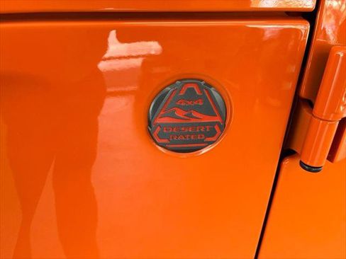 Certified 2025 Jeep Gladiator Mojave w/ Convenience Group AWD/4WD image 9