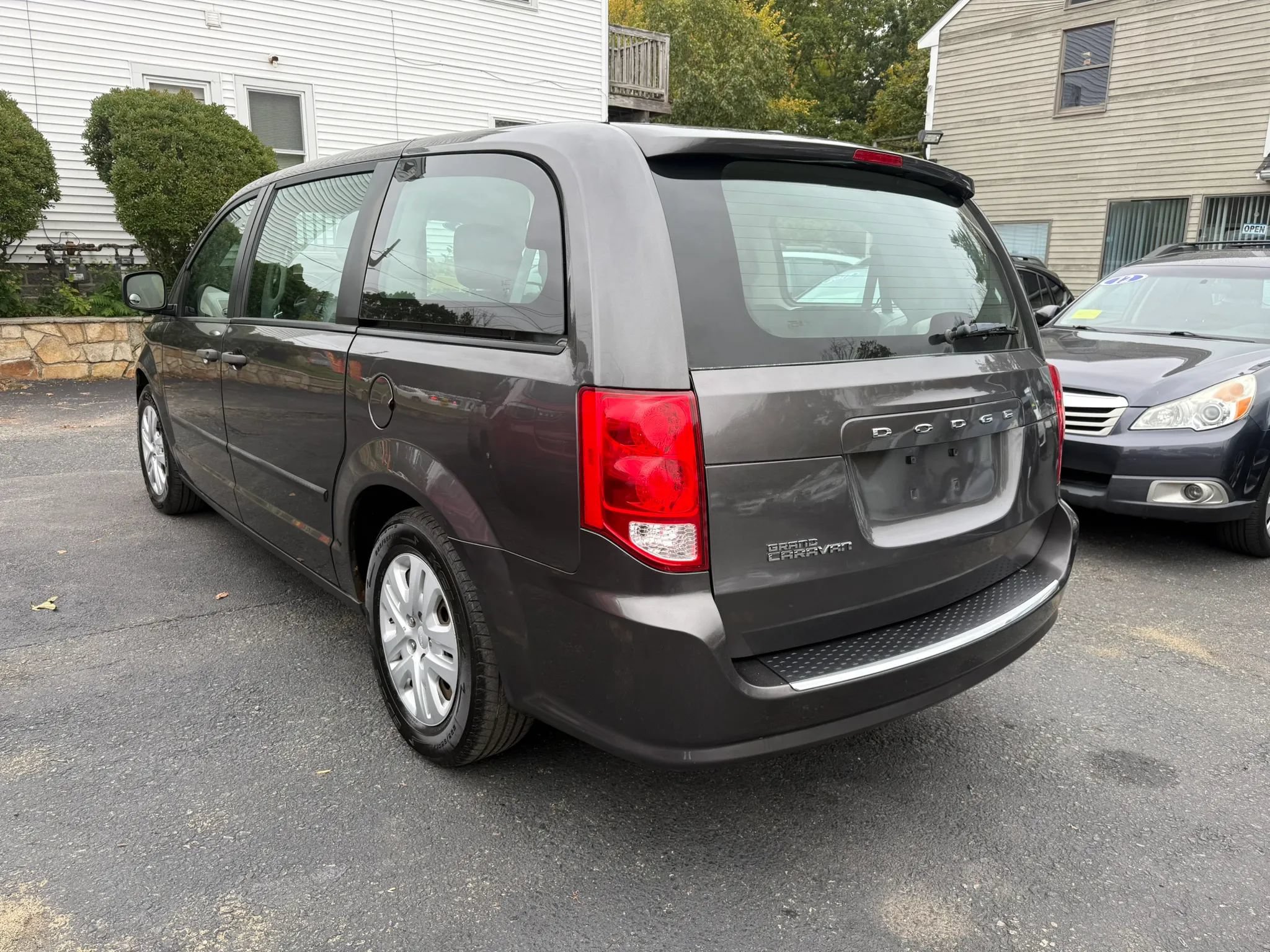 Used 2015 Dodge Grand Caravan American Value Package w/ UConnect Hands-Free Group FWD image 5