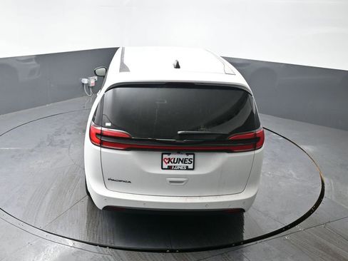 New 2026 Chrysler Pacifica Select image 35