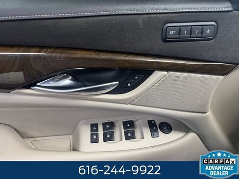 Used 2018 Cadillac Escalade Luxury AWD/4WD image 25