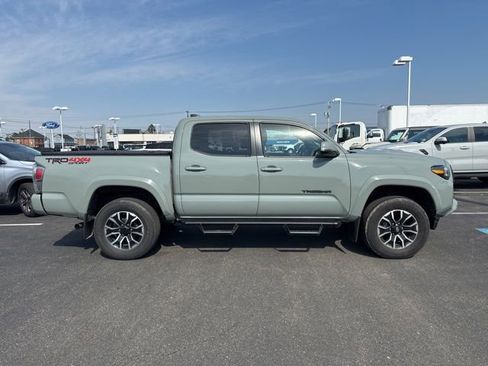 Used 2023 Toyota Tacoma TRD Sport w/ Technology Package image 4