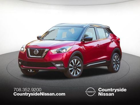 Used 2018 Nissan Kicks SV FWD image 1
