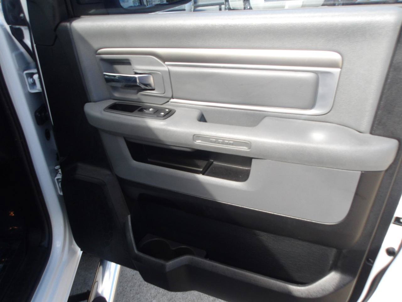 Used 2015 RAM 1500 SLT AWD/4WD image 9