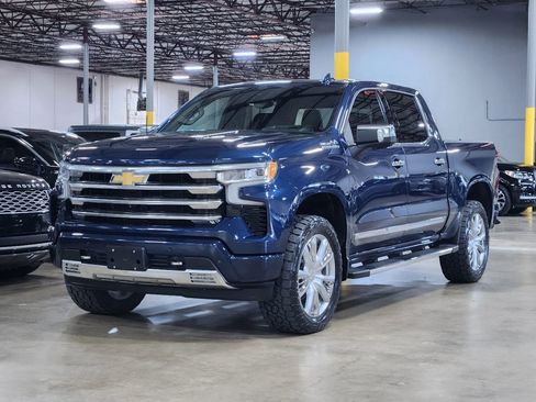 Used 2023 Chevrolet Silverado 1500 High Country w/ High Country Premium Package AWD/4WD image 3
