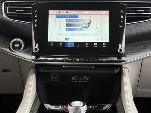 Used 2024 Jeep Wagoneer L Series II image 17