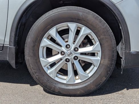 Used 2014 Nissan Rogue SV w/ SV Premium Package image 48