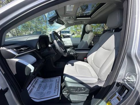 Used 2025 Toyota Sienna XLE w/ XLE Plus Package AWD/4WD image 23
