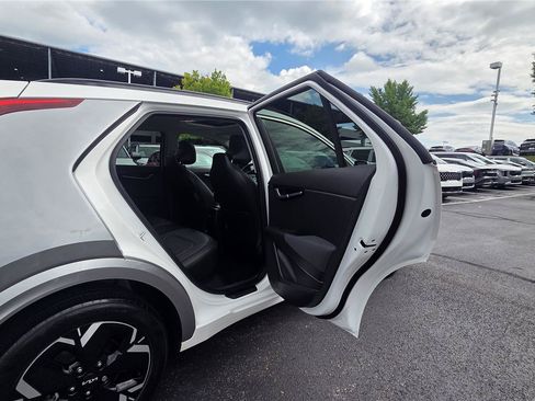Certified 2023 Kia Niro Wave w/ Wave Preserve Package FWD image 34