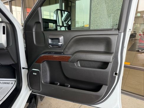 Used 2019 GMC Sierra 2500 SLT w/ Duramax Plus Package AWD/4WD image 40
